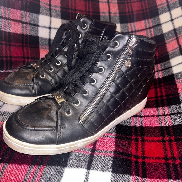 Women’s size 9 Guess shoes - Picture 3 of 7